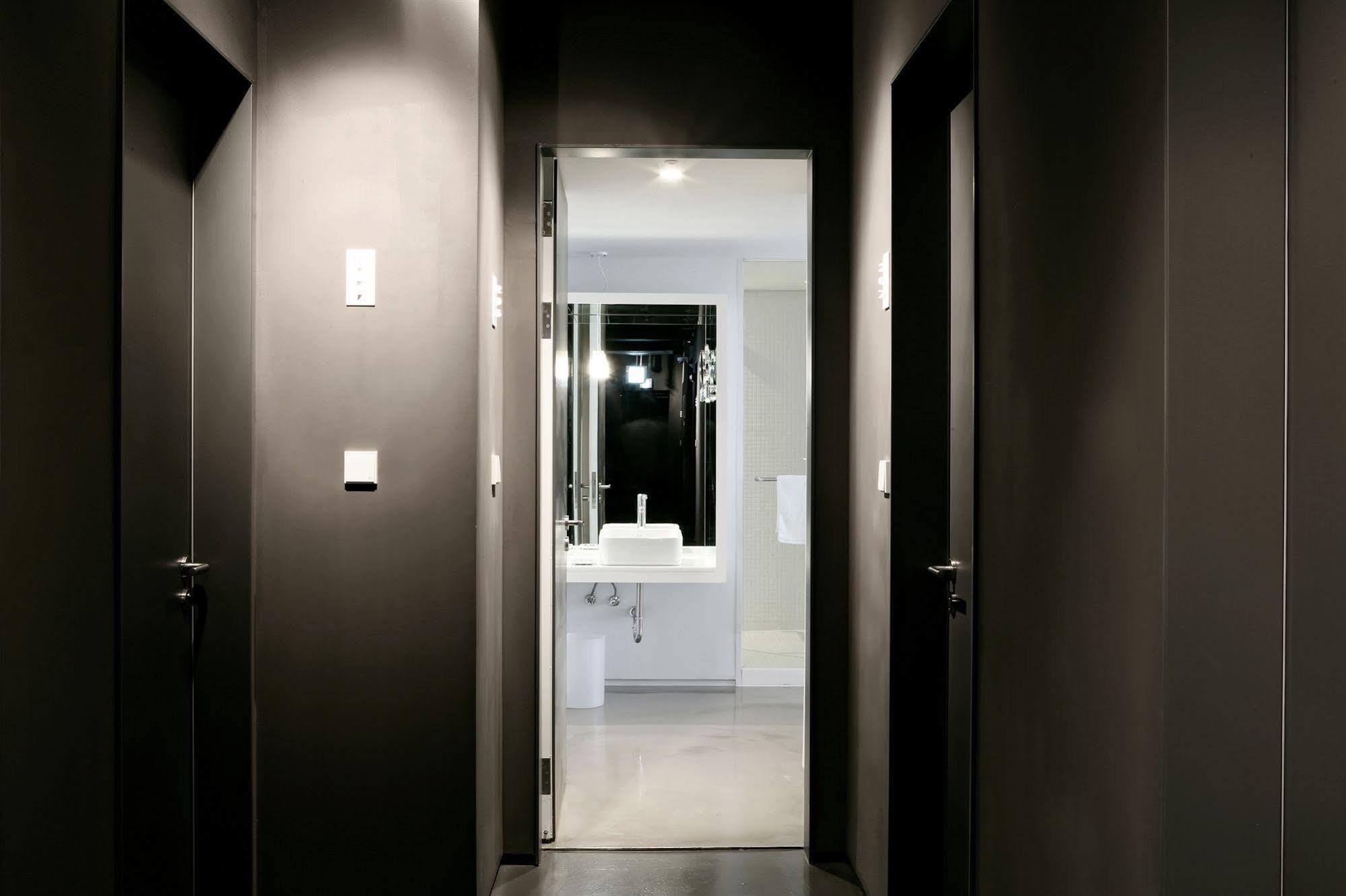 Small House Big Door Seoul Exterior foto