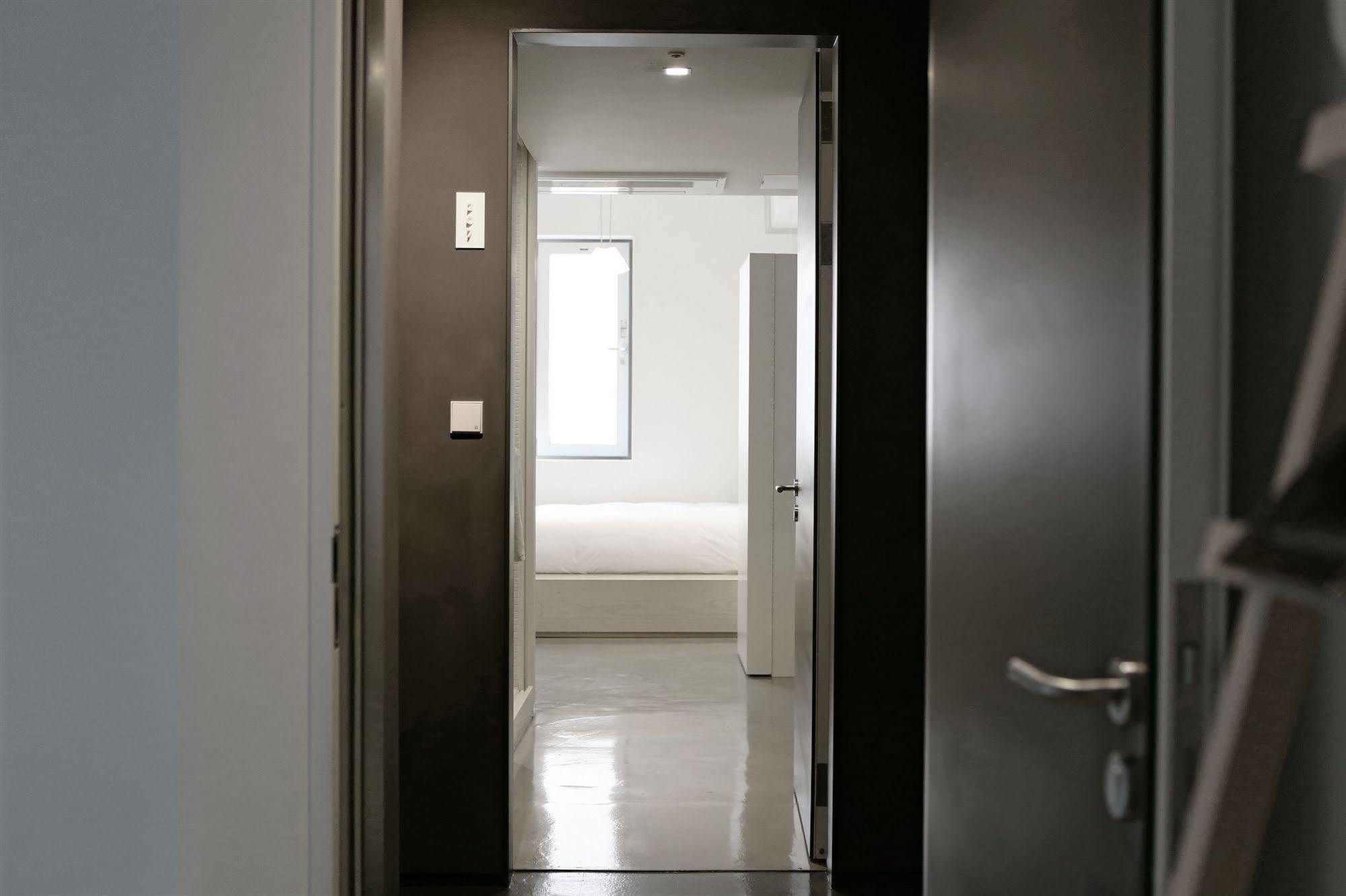 Small House Big Door Seoul Exterior foto