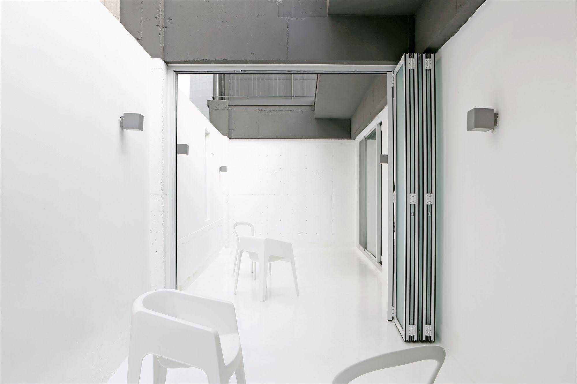Small House Big Door Seoul Exterior foto