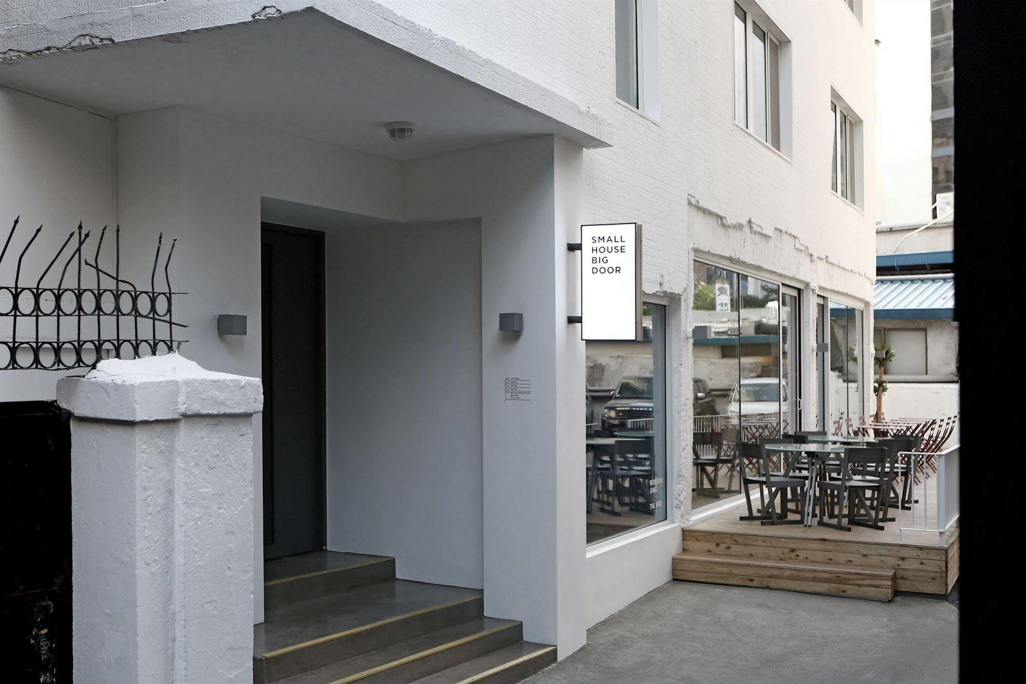 Small House Big Door Seoul Exterior foto